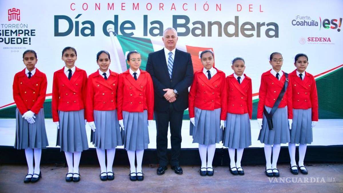 En su día, Torreón iza Bandera Nacional y ondea a toda asta