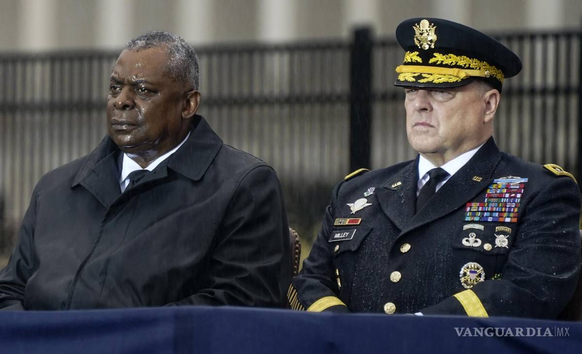 $!El presidente estuvo acompañado por familiares de los caídos, socorristas que habían estado en el Pentágono el día del ataque, así como líderes del Departamento de Defensa.