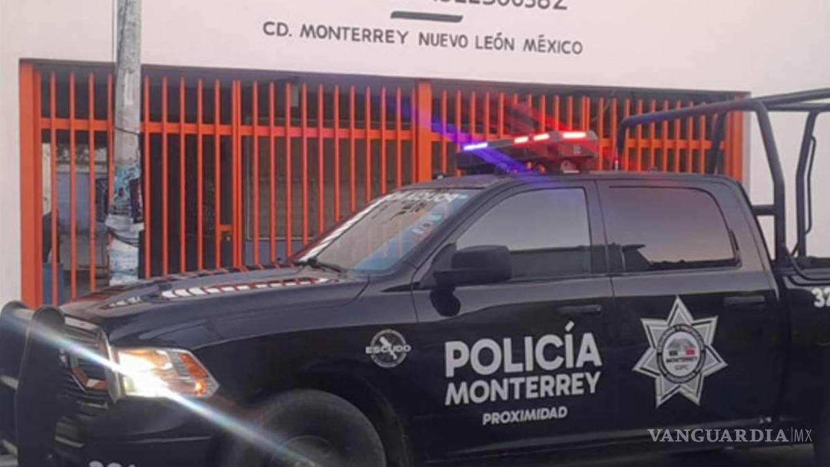 Detienen a hombre por mostrar partes íntimas al exterior de plantel educativo en Monterrey