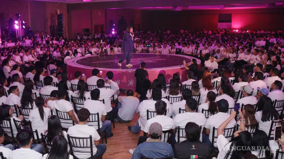 Se reúne Xóchitl Gálvez con jóvenes saltillenses: propone becas y facilidades para comprar casa