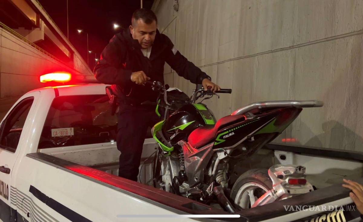 $!La motocicleta fue remolcada por una grúa, quedando asegurada en el corralón tras el accidente.