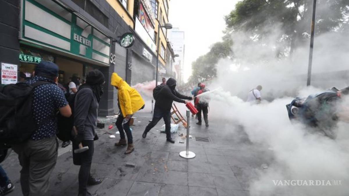 'El que lucha por la justicia, la libertad, la democracia, no tiene por qué ocultar su rostro'; llama AMLO a marchar pacificamente