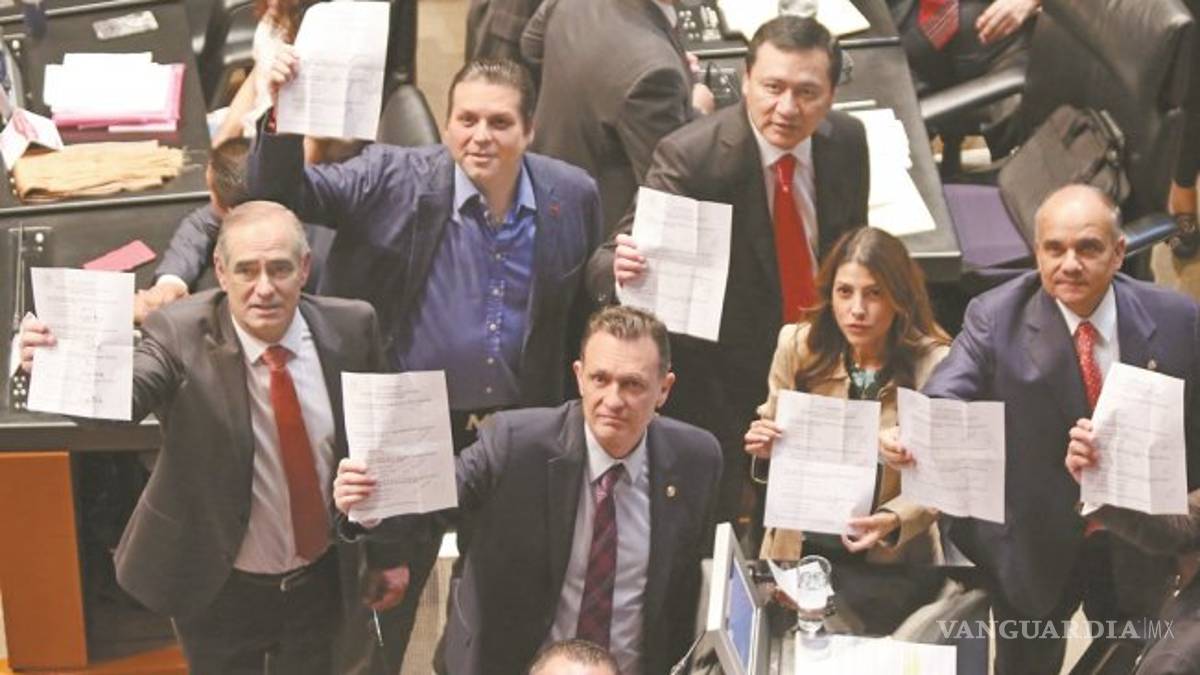 Por "improcedente" rechazan demanda de senadores de oposición contra comisionados de la CRE