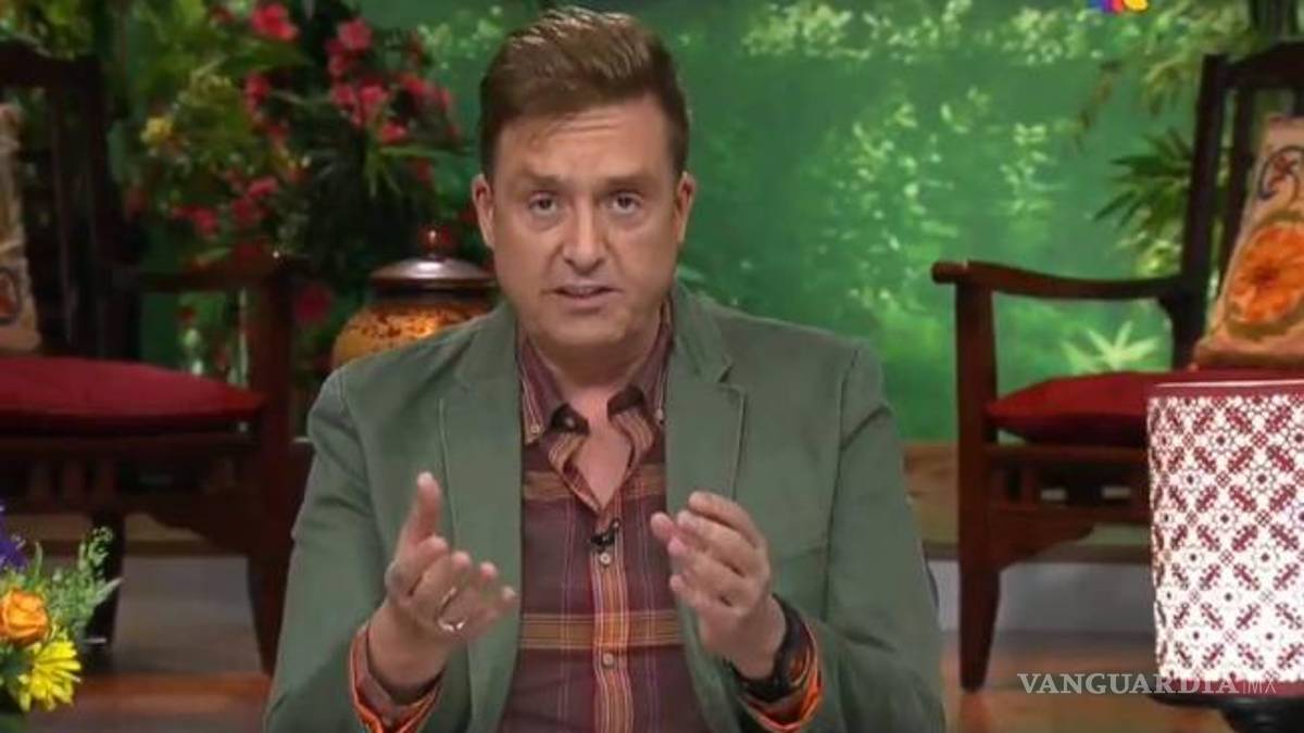 Daniel Bisogno se fuga a una playa nudista... con un grupo de amigos