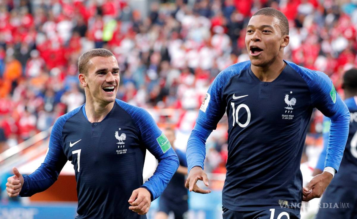 $!Le ponen Griezmann Mbappé a su hijo y se meten en problemas legales
