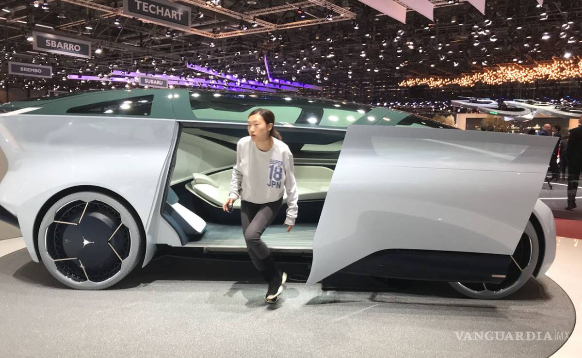 $!Salón de Ginebra: Autos para conducir con los ojos cerrados o sin meter las manos