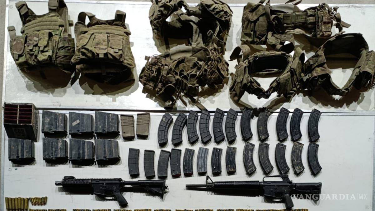 Equipo táctico y un arsenal es asegurado en Bustamante, Nuevo León