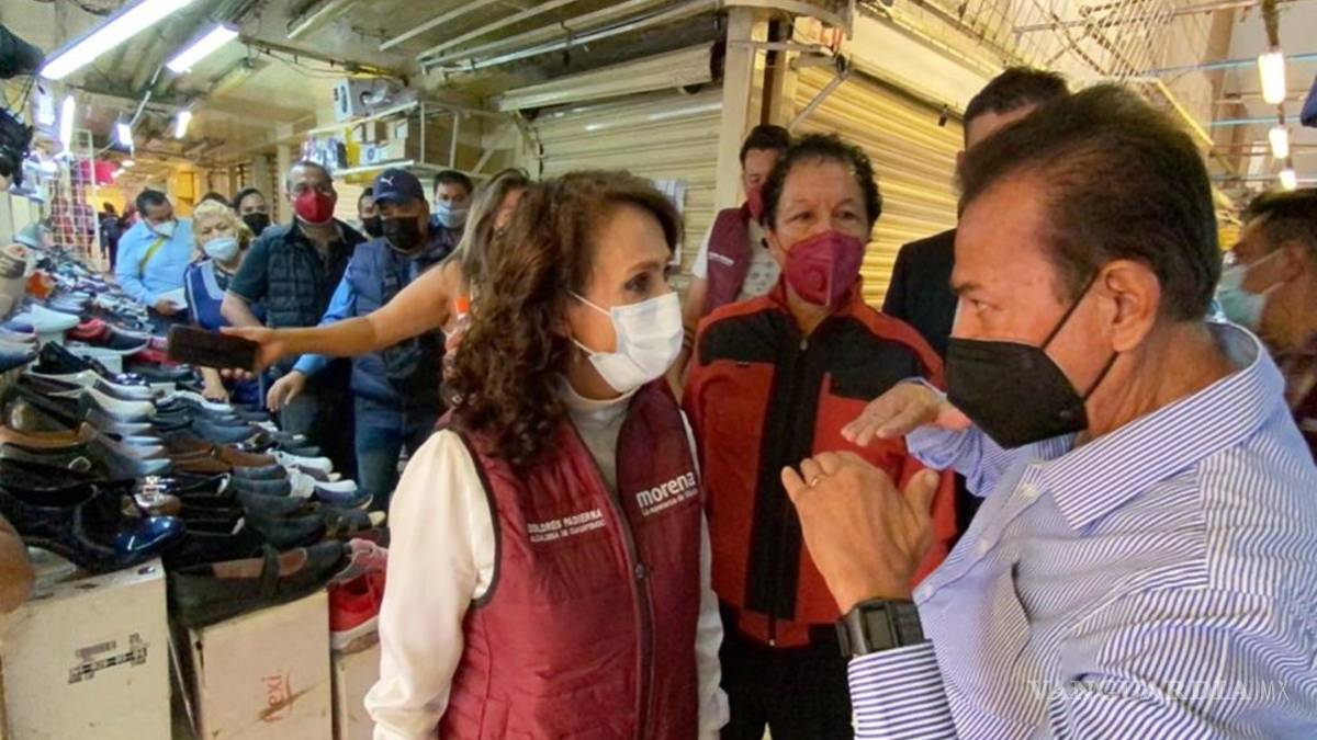 Comerciantes de República de El Salvador reciben con aplausos a Dolores Padierna