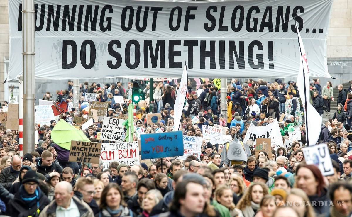 $!Jóvenes marchan en todo mundo para exigir políticas contra cambio climático