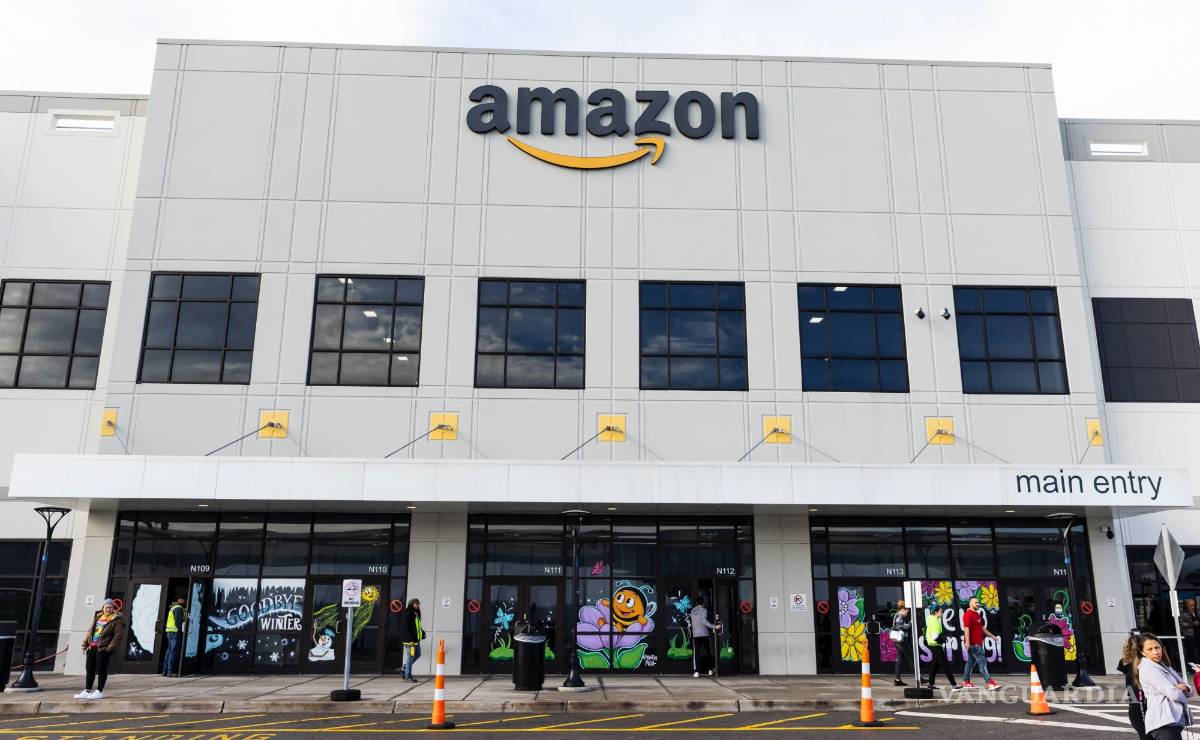 $!Los trabajadores de Amazon votan sobre una propuesta para sindicalizar a la fuerza laboral del almacén en el distrito de Staten Island en Nueva York.