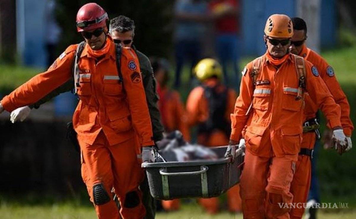 $!Ya van 34 muertos por ruptura de presa en Brasil; multan a empresa