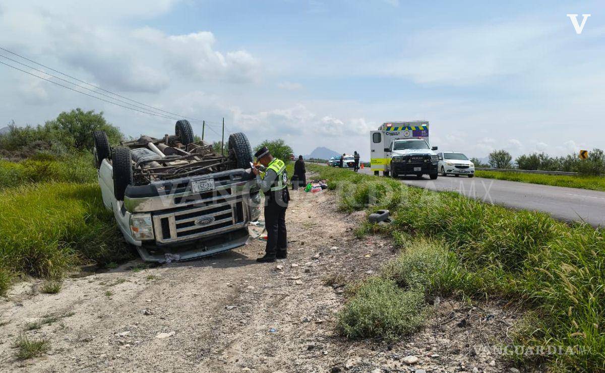 $!Elementos de la Guardia Nacional realizaron el abanderamiento y coordinaron las maniobras en la zona del accidente.