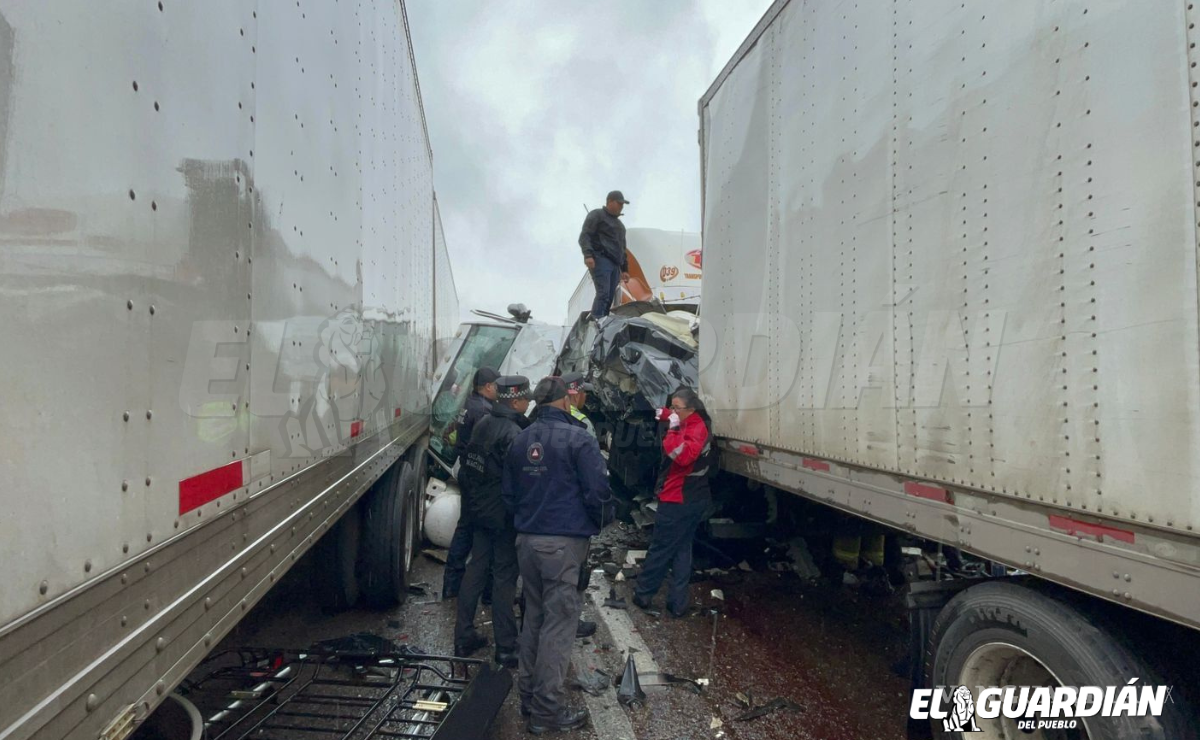 $!Los autos involucrados en la colisión, con evidentes signos del impacto.