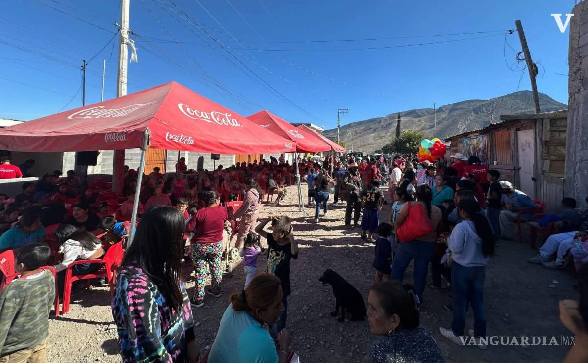 $!Voluntarios organizan la logística para la entrega de apoyos.