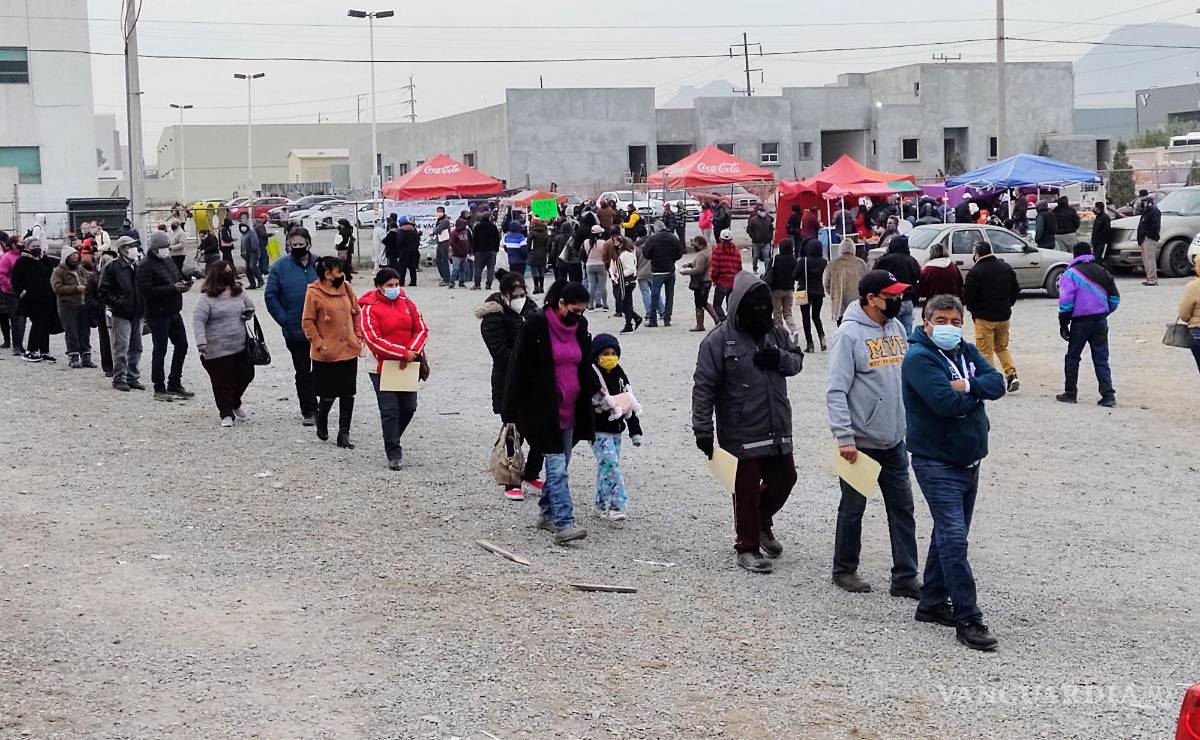 $!Módulos como el Campus Arteaga de la UAdeC no lucen con las mismas largas filas que el primer día de inoculación. FOTO: FRANCISCO MUÑIZ