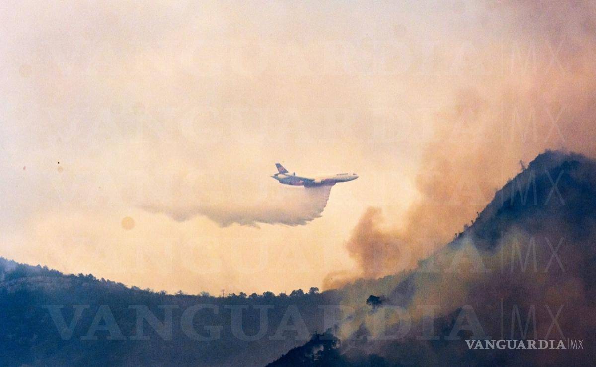 $!Al iniciar la jornada de combate a los mismos de este jueves 19 de mayo, en el incendio en Santa Rosa, en Saltillo, se registra un 10% de avance en el control y 5 % de liquidación,