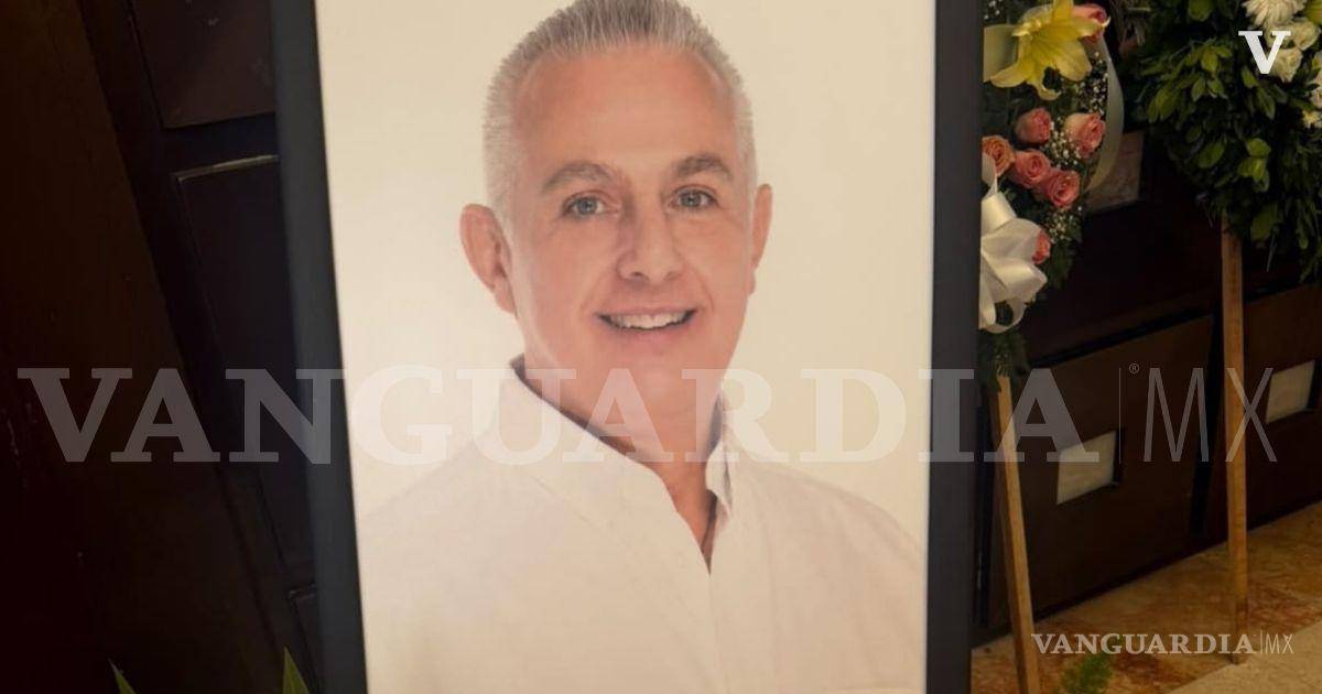 Entre oraciones y muestras de afecto, Torreón despide a Román Cepeda en la parroquia de la Medalla Milagrosa