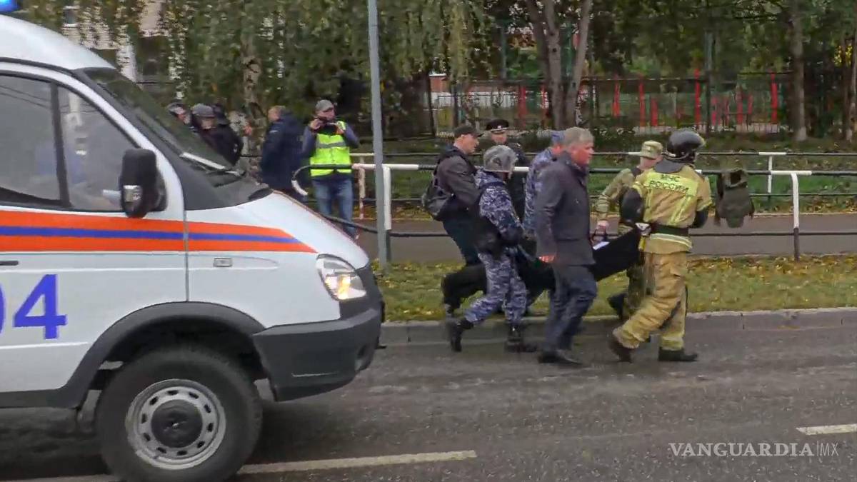 Hombre armado entra a una escuela y mata a 15 personas en Rusia