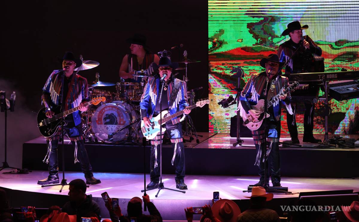 $!Lupe Esparza hizo bailar a los fanáticos que asistieron a su llamado.