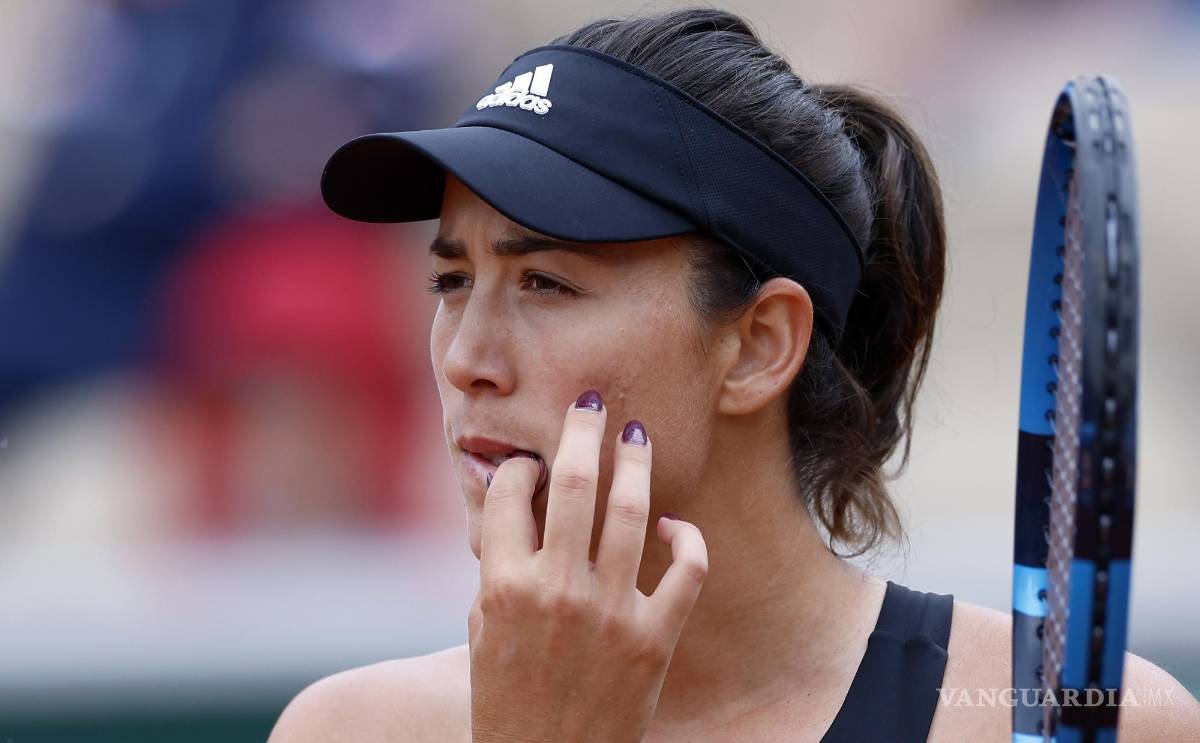 $!Garbine Muguruza de España juega Kaia Kanepi de Estonia en su partido de primera ronda de mujeres en Roland Garros en París, Francia.