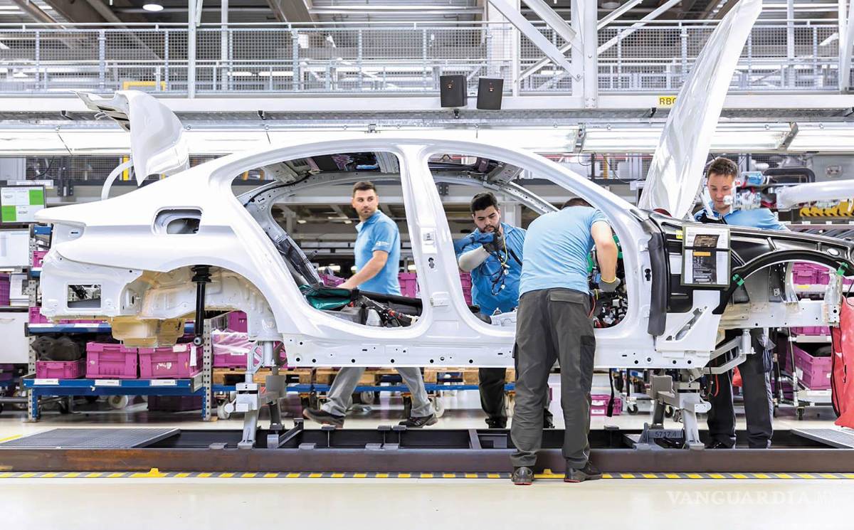 $!Con la caída en la producción anticipada, el empleo también caería hasta 2 por ciento, coincidieron expertos.