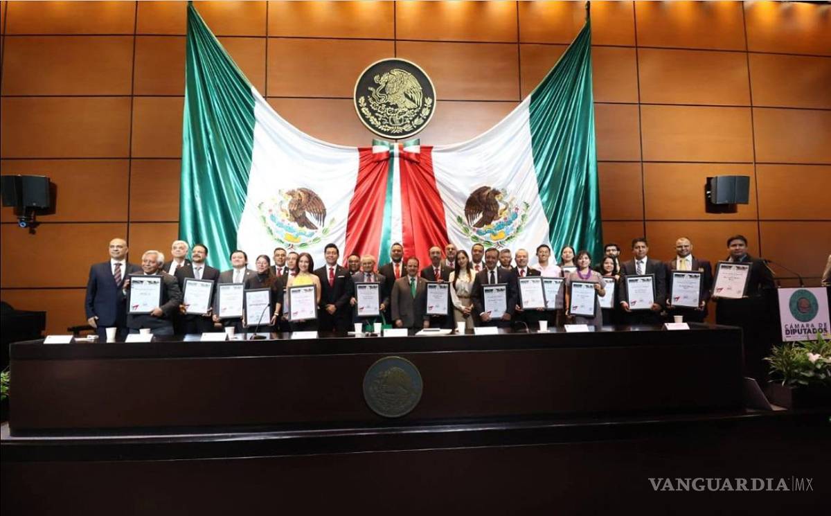 $!La ceremonia se realizó en el Salón Verde de la Cámara de Diputados, en presencia de líderes nacionales del sector de la ingeniería.