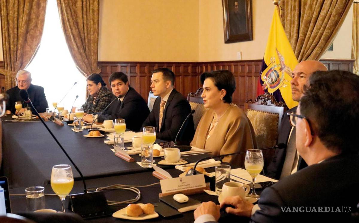 $!El presidente Daniel Noboa (centro) habló por primera vez desde que estalló la crisis de violencia, generada por delincuentes.