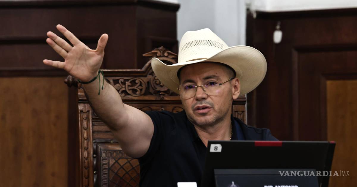 Coahuila: Negocia Tony Flores plurinominal para su esposa