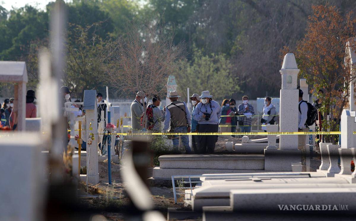 $!En predios baldíos, en fosas comunes de panteones y donde haya indicaciones, allá van en busca de restos.