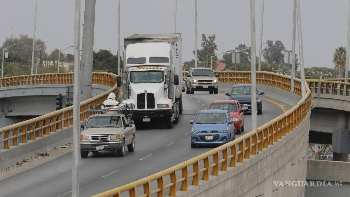 Dispuestos a sacar del periférico de Torreón a camiones de carga pesada