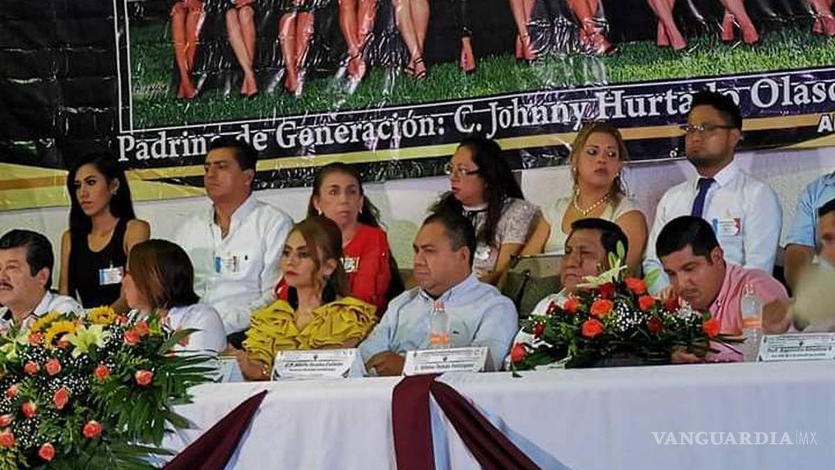 Líder de la Familia Michoacana apadrina generación de normalistas en Guerrero