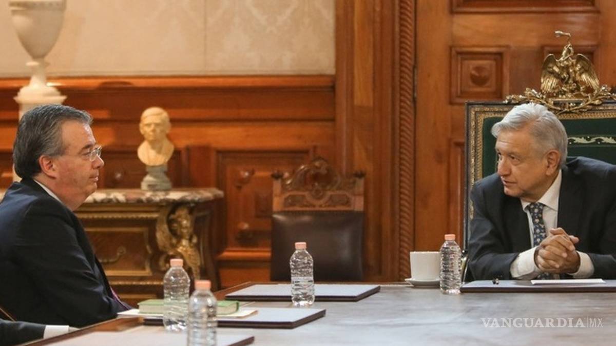 AMLO se reúne con Alejandro Díaz de León, gobernador de Banxico, por depreciación del peso