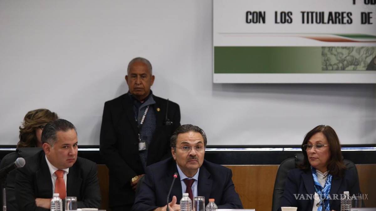 Director de Pemex defiende cierre de ductos ante legisladores