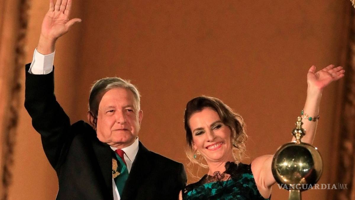 Beatriz Gutiérrez Müller, esposa de AMLO vs Angélica Rivera... ¿Quién gastó más dinero en vestidos para el grito de Independencia?