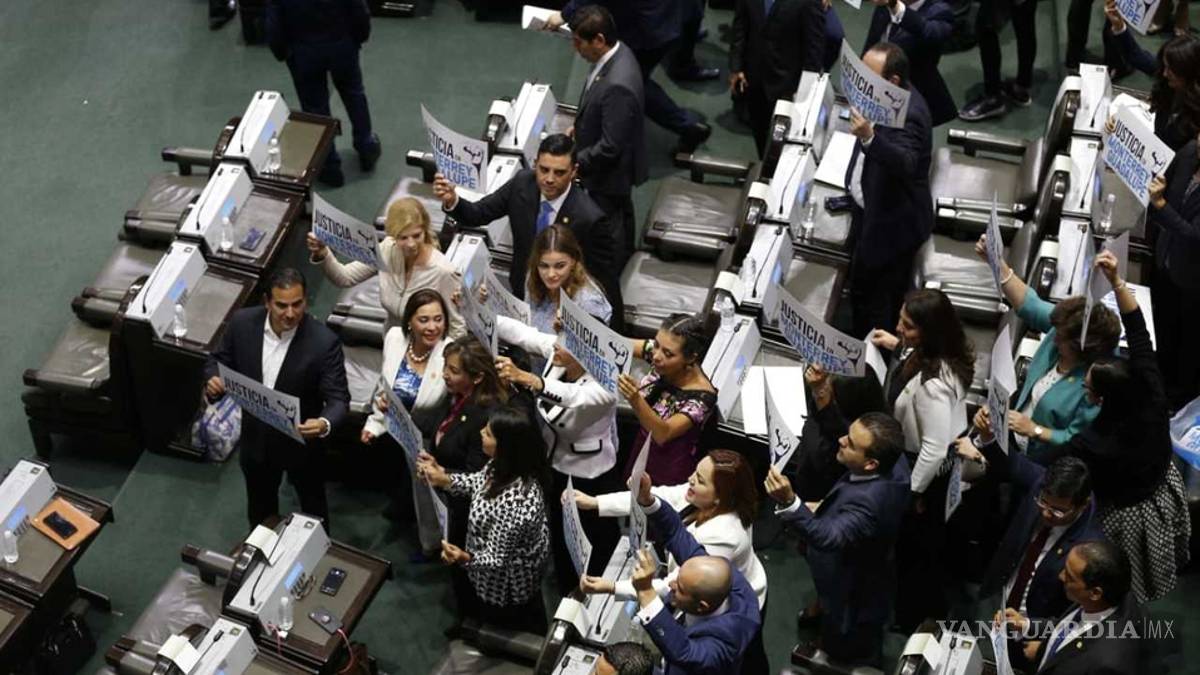 PAN protagoniza la primera protesta de la 64 Legislatura en San Lázaro