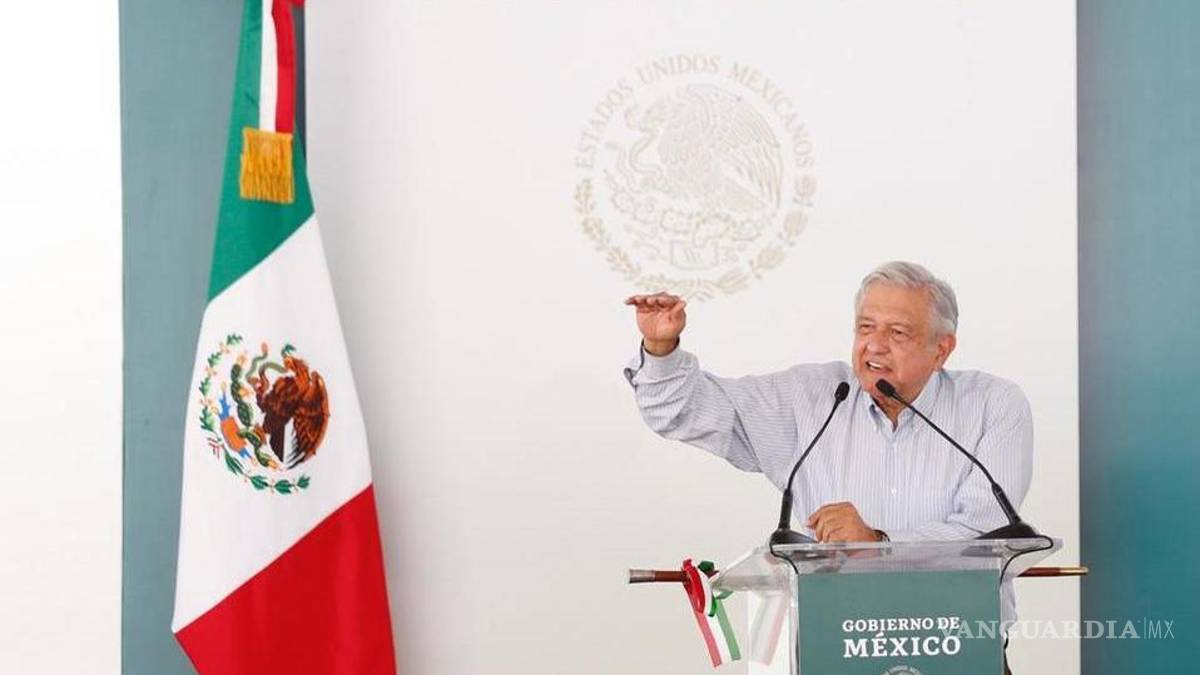 AMLO se molesta porque le reclaman que apoyos no llegan; basta de ‘politiquerías’, dice