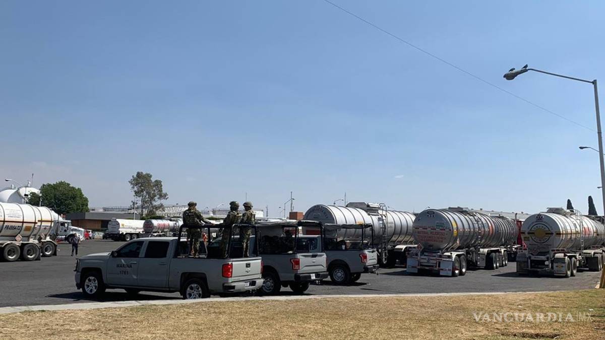 Resguardan elementos de la marina terminal de almacenamiento de Pemex en Puebla