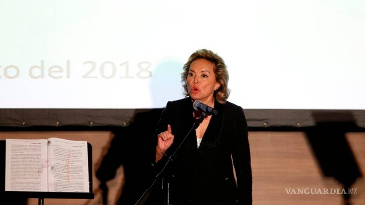 ‘Sin consultas a la AMLO’, Elba Esther va por el SNTE