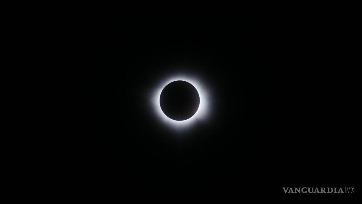 Así cautiva, maravilla y asombra el eclipse solar desde Mazatlán hasta la isla de Terranova (fotos)