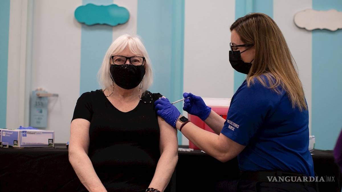 EU ya ha vacunado a la mitad de su población adulta