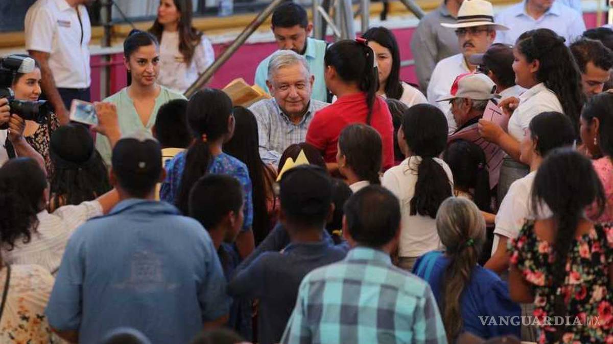 Los fifís desprecian las culturas indígenas, son racistas'; pide AMLO a indígenas no avergonzarse de su origen y cultura