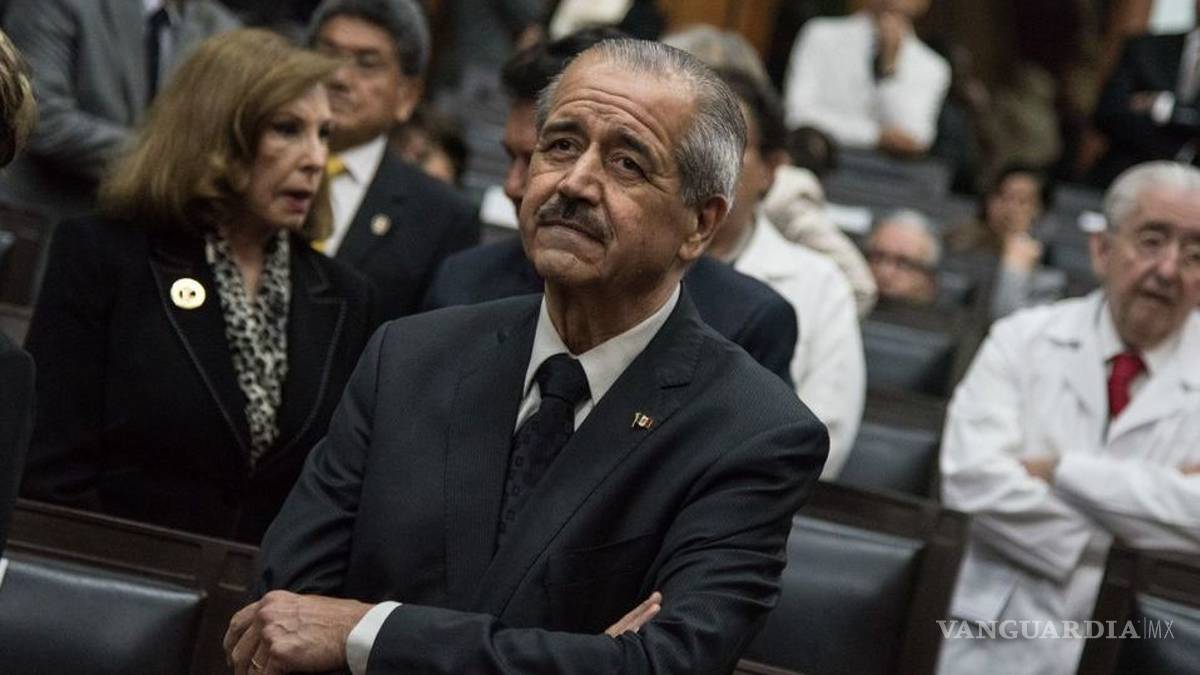 Exsecretarios de Salud Córdova, Narro Robles y Chertorivski defienden órganos reguladores