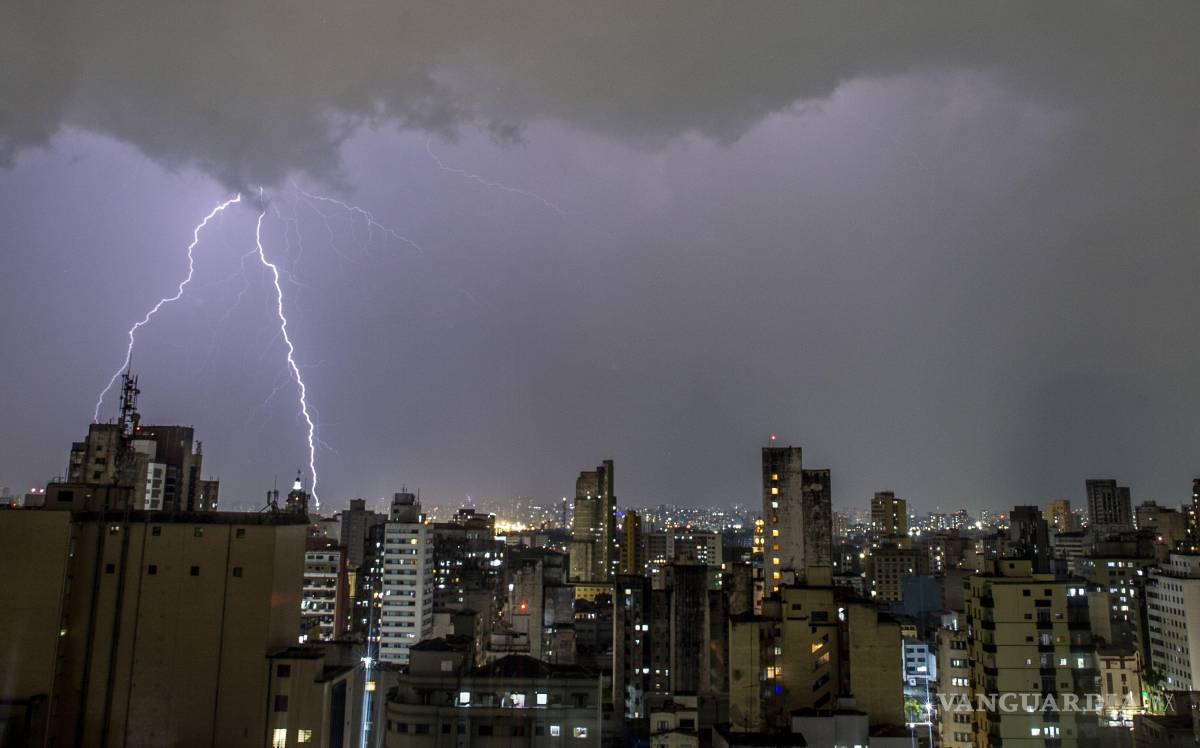 $!Las descargas eléctricas atmosféricas representan uno de los fenómenos naturales más destructivos y mortales.
