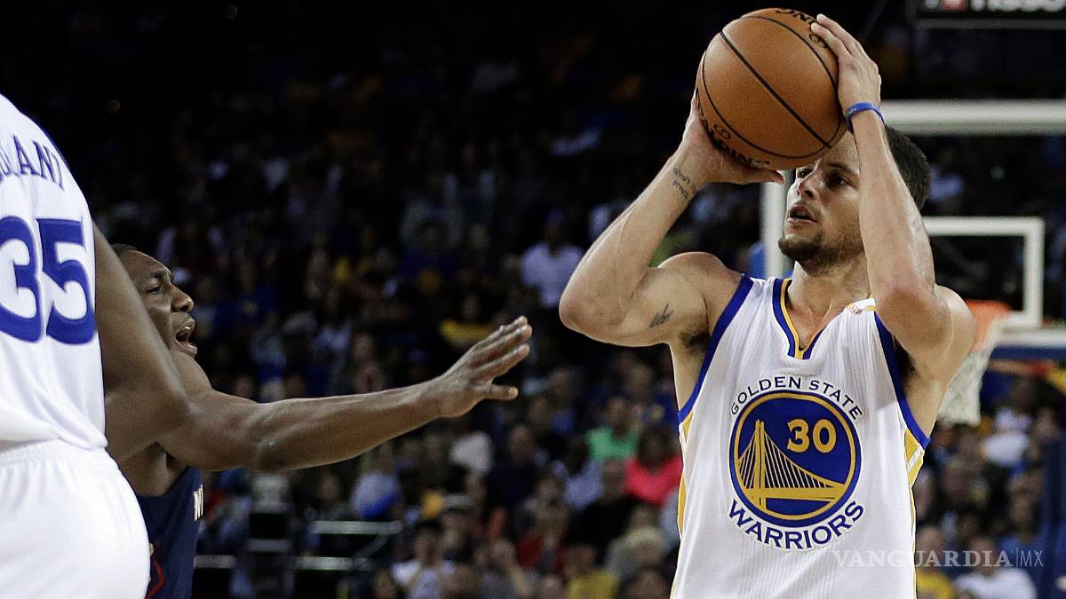 Stephen Curry impuso el récord de más triples en un partido de NBA
