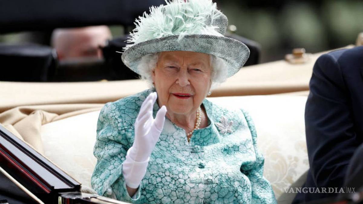 Suspenden actos públicos de la Reina Isabel II en Inglaterra