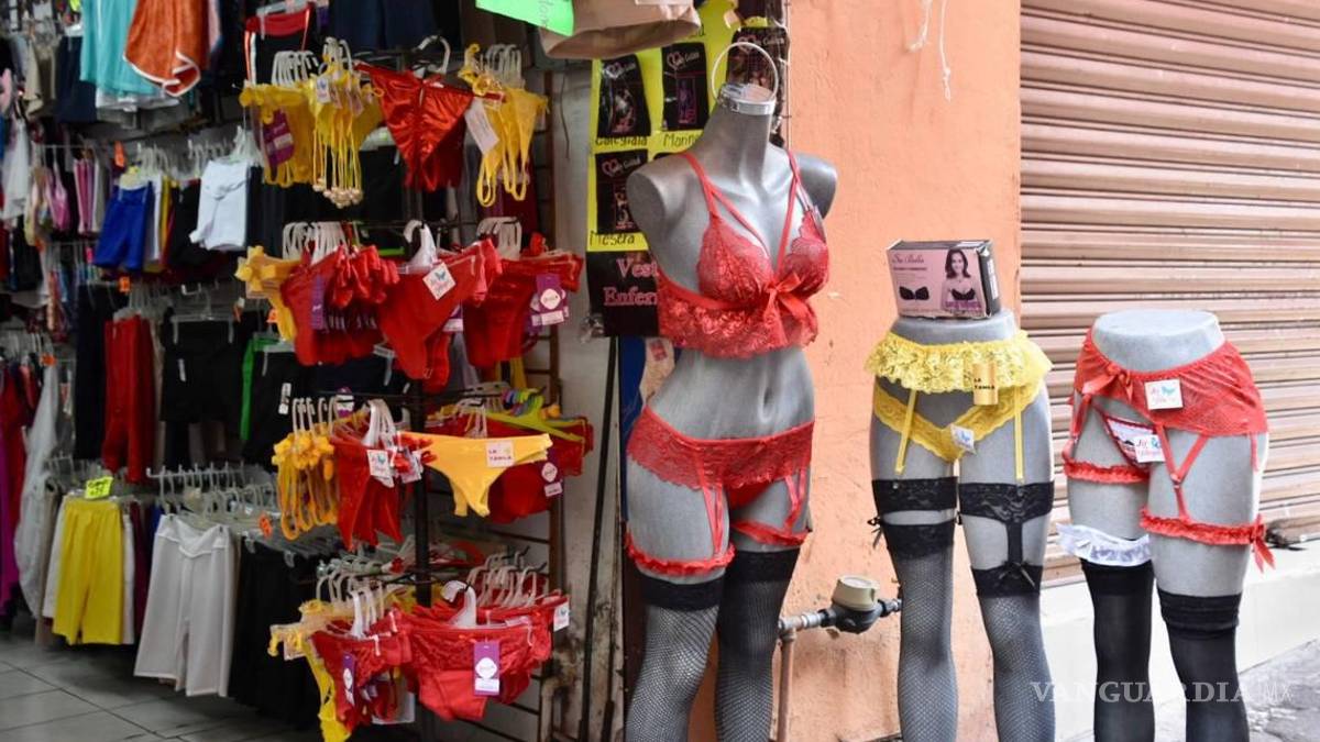 Aumenta 60% venta de lencería roja y amarilla en zona centro de Saltillo, declaran comerciantes