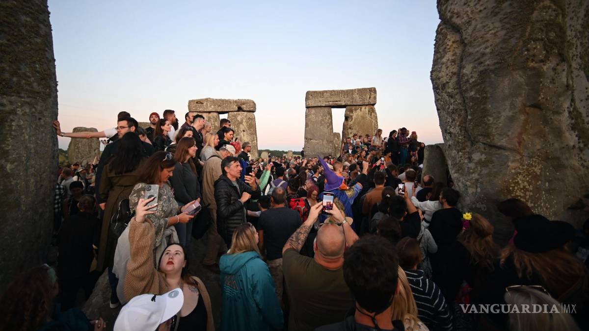 Así celebran miles de personas el Solsticio de Verano en Stonehenge (fotos)