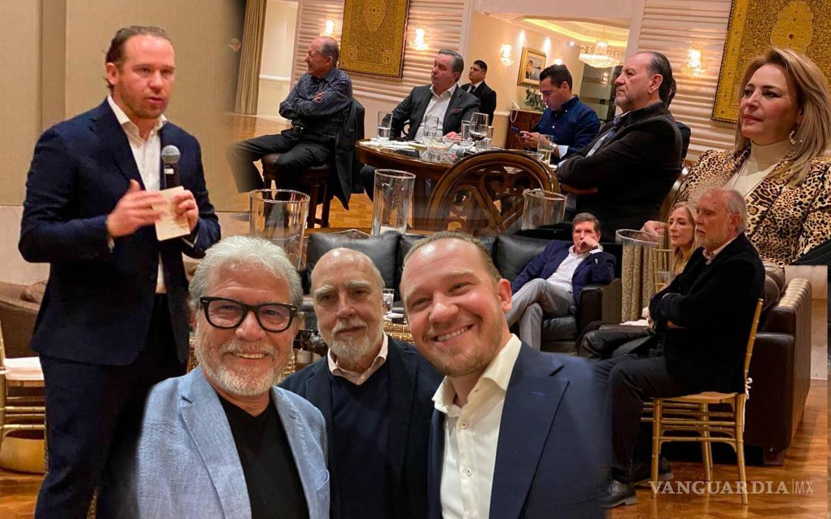 $!Santiago Taboada a la izquierda, rodeado de invitados a la reunión.