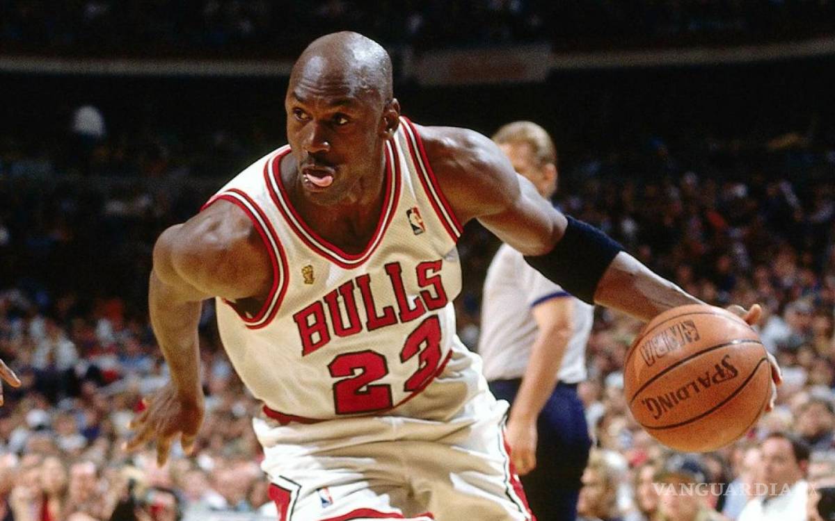 $!¡LeBron James supera a Michael Jordan!