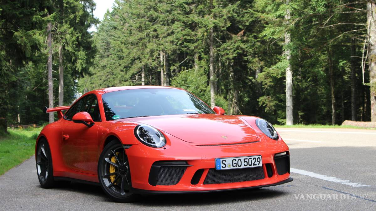 Los mejores autos y una motocicleta de lujo que rodaron por los caminos en 2018